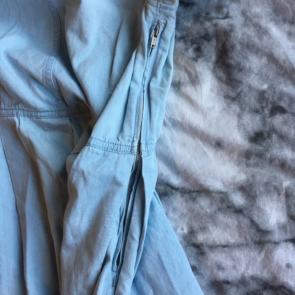 GAP Light Wash Denim Short Sleeve Pleated Dress - Picture 4 of 7